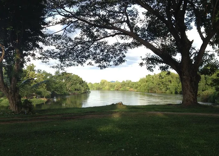 Island Resort River Kwai By October กาญจนบุรี
