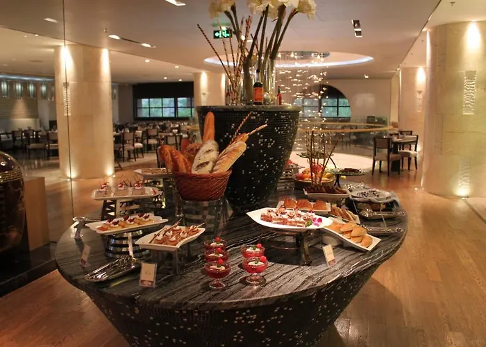 Ramada By Wyndham Xian Bell Tower Hotel