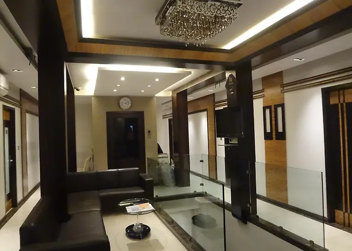 Hotel Causeway, Colaba Mumbai