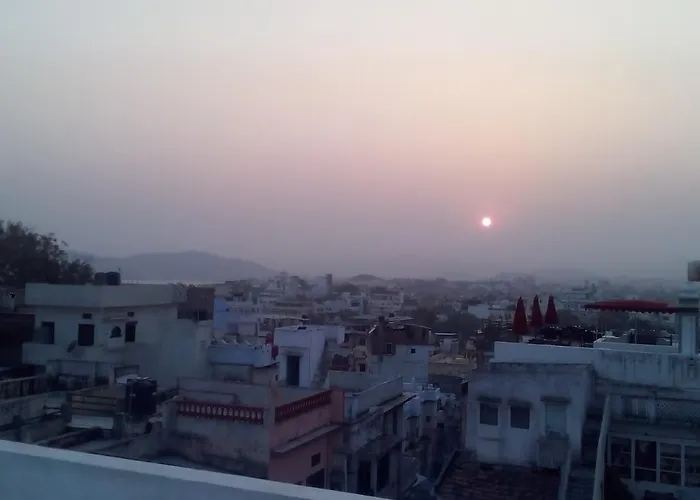 Mewar Avenue Guest House Near Lake Pichola Udaipur