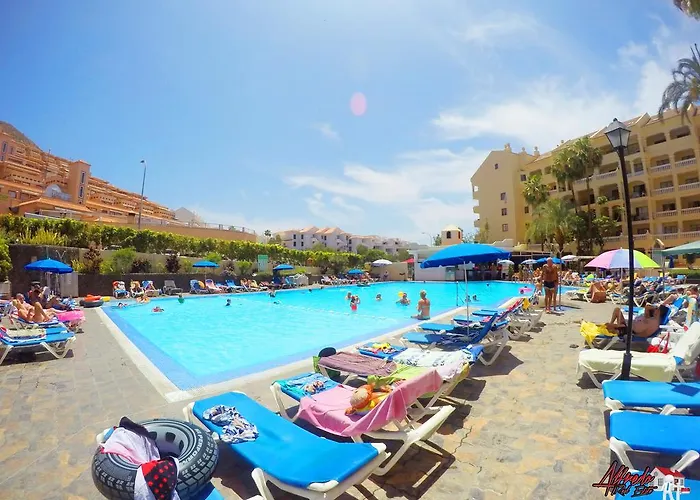 Castle Harbour Aparthotel Los Cristianos 