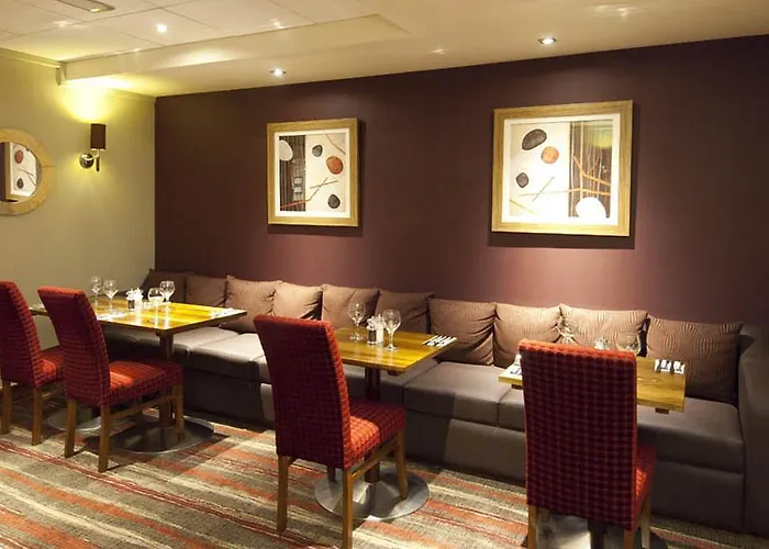 Premier Inn London Heathrow Airport T2 & T3 - Bath Road Hillingdon