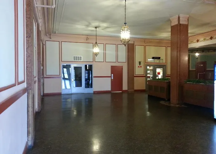 Hotel Riviera Newark