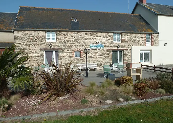 Les Pres-Sales Bed & Breakfast Courtils