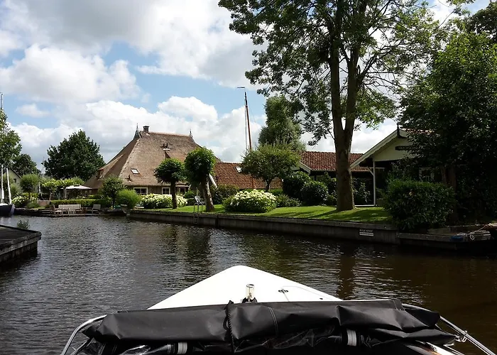 d'Oude Herbergh, vakantiehuizen aan het water Terherne