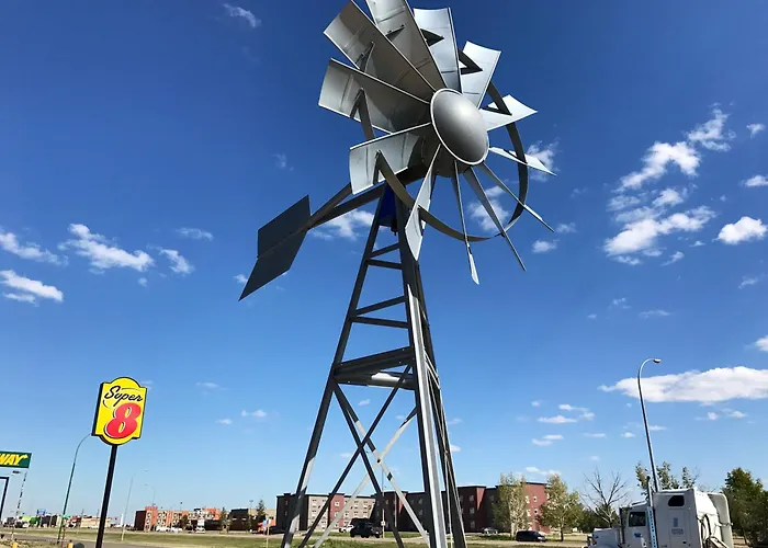 Super 8 By Wyndham Kindersley