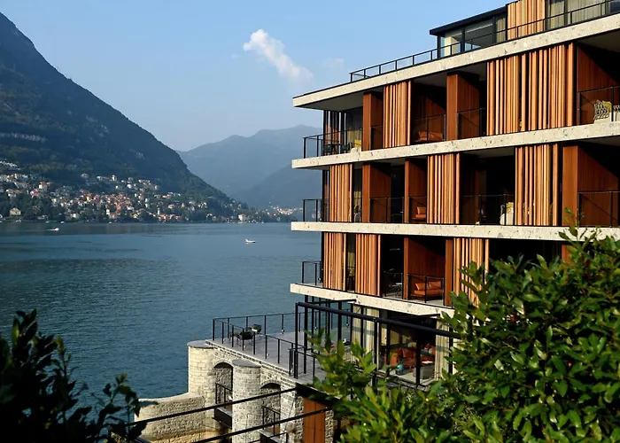 Il Sereno Lago Di Como Torno