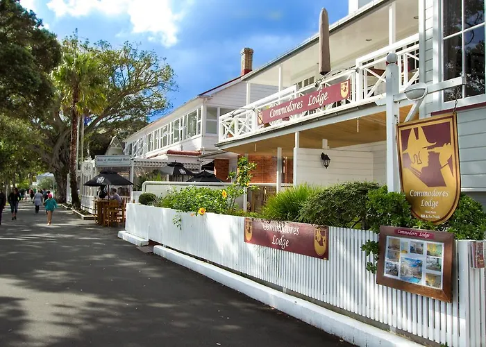 Commodores Lodge Russell