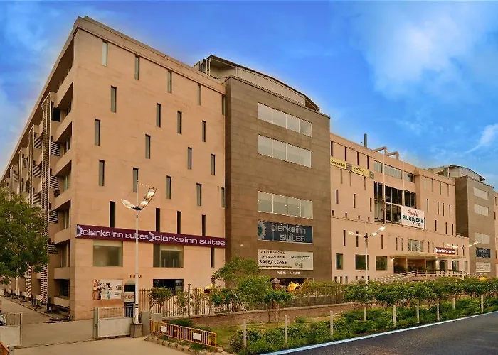 Clarks Inn Suites New Delhi