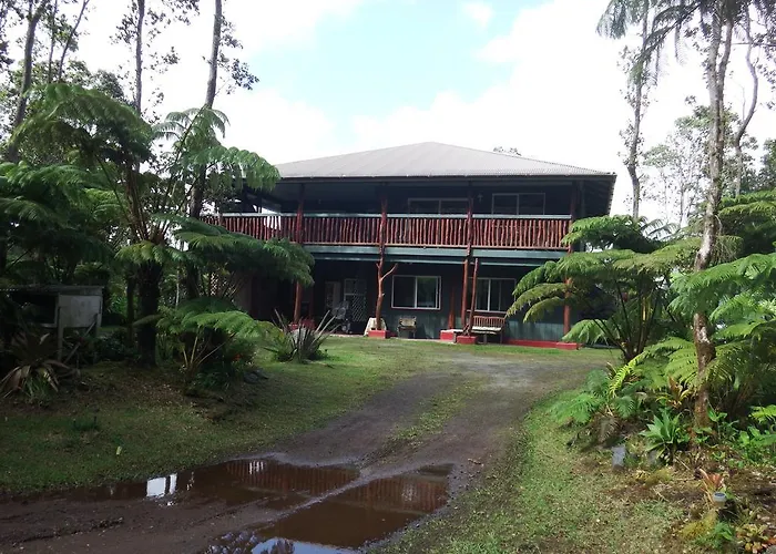 Aloha Crater Lodge Volcano