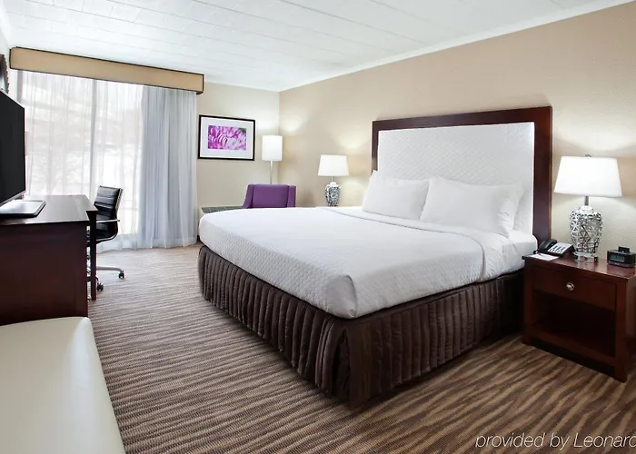 Pittsburgh Plaza Hotel Crafton