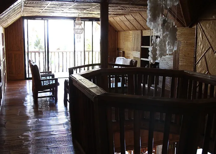 Bamboo House Beach Lodge & Restaurant Puerto Galera