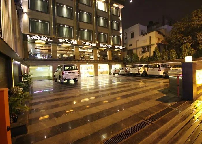 Hotel Golden Grand Delhi 