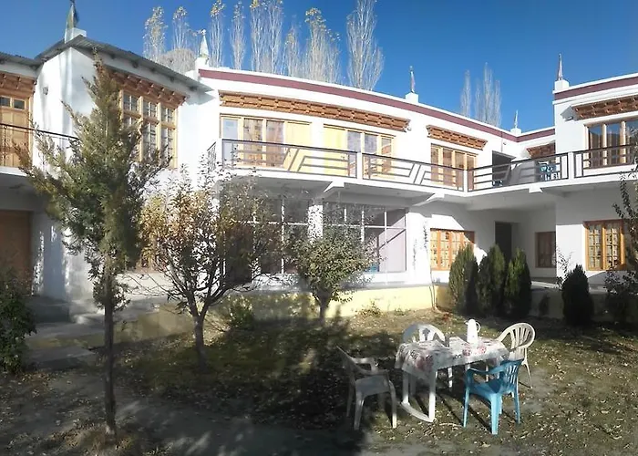 Goba Guest House Hundar