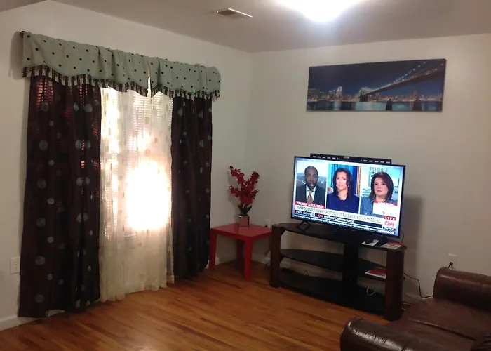 Mojoy Homesuites At Runyon Newark