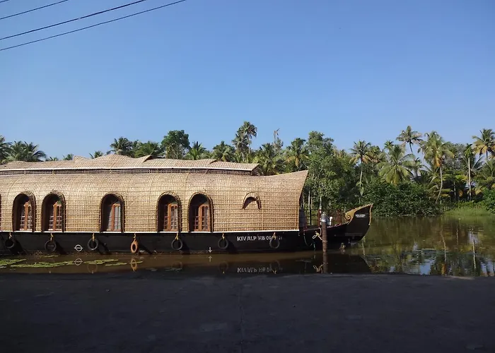 Royal Riviera Hotel Kumarakom