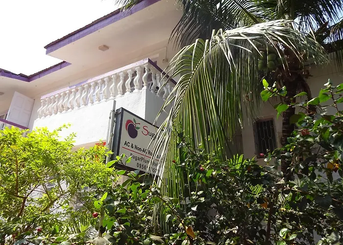 Sugar Plum Macedo Palms Bed & Breakfast Baga