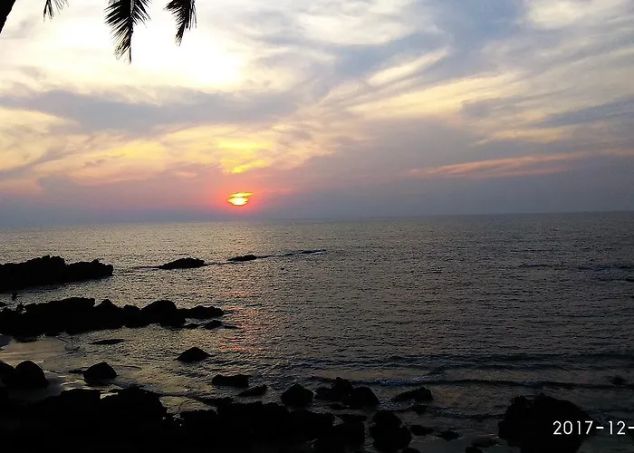 Om Ganesh Guest House Cliffside Arambol