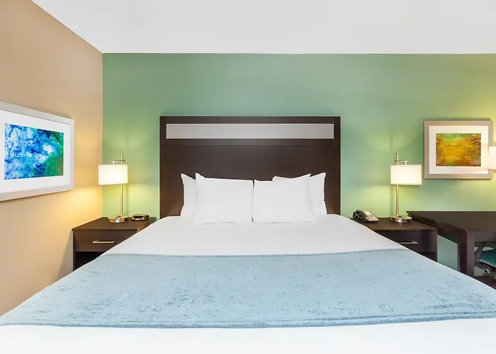 Baymont By Wyndham Midland Center Hotel