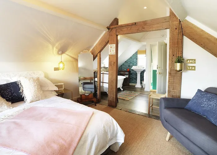 The Crown Hotel Woodstock