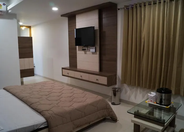 Hotel Grand Paradise Vadodara