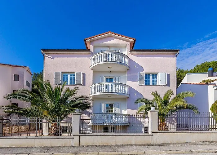 Apartments Ori Pula