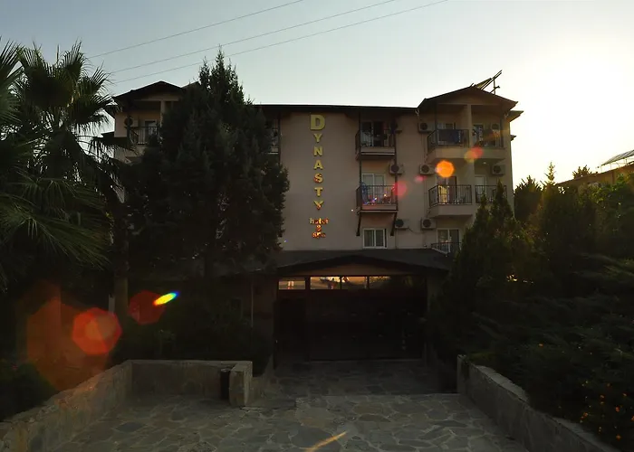 Hotel Dynasty Side