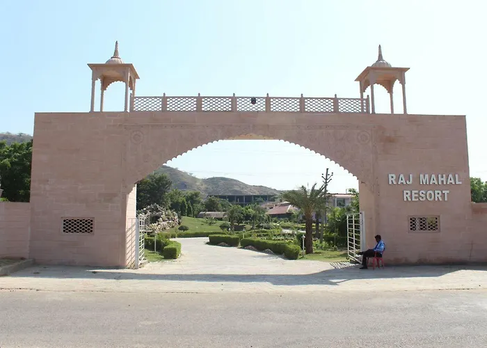 Raj Mahal Resort & Spa Neemrana