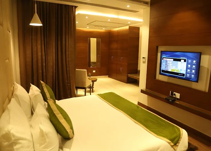 Maple Grand Hotel Agra 