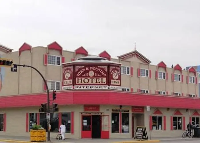Town And Mountain Hotel Whitehorse