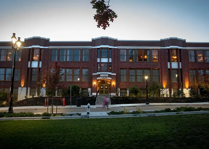 Mcmenamins Anderson School Hotel Bothell