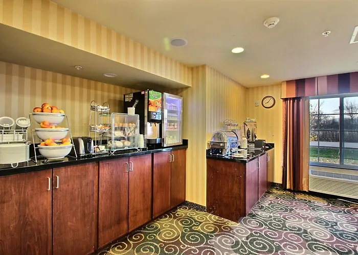 Boarders Inn & Suites By Cobblestone Hotels - Oshkosh