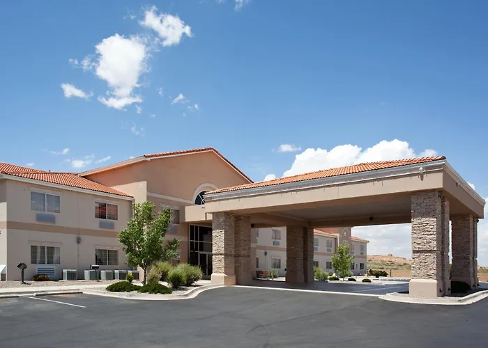 Baymont By Wyndham Belen Nm Hotel