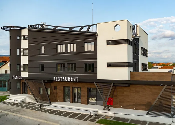 Hotel Ideo Lux Ni