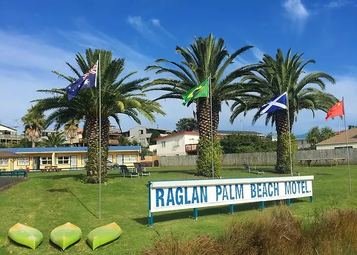 Raglan Palm Beach Motel