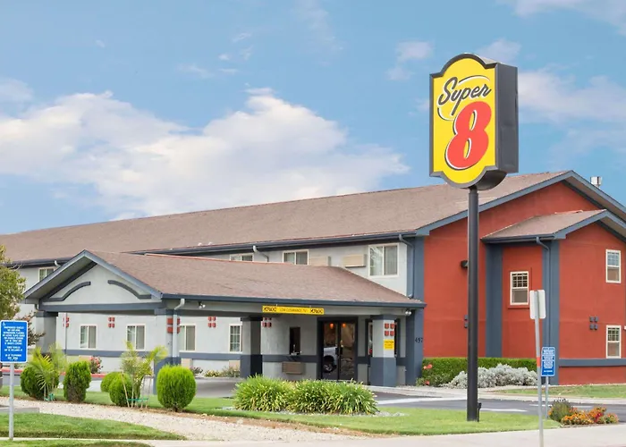 Super 8 By Wyndham Willows