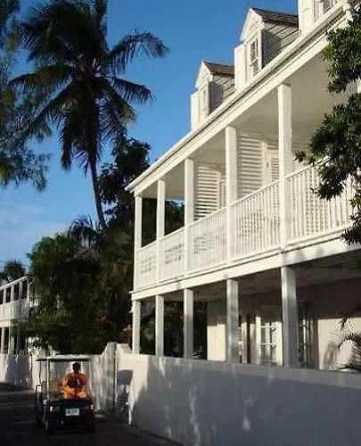 The Landing Hotel Dunmore Town