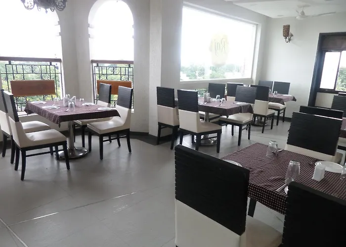 Hotel Raj Palace Ahilyanagar