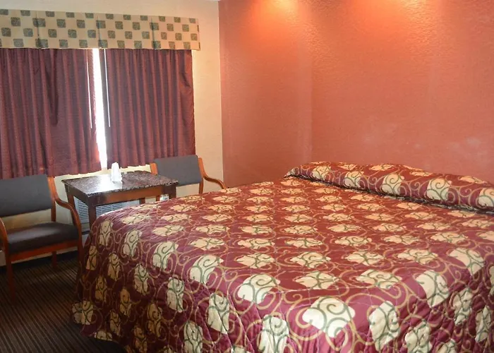 Travelodge By Wyndham Avenel Woodbridge