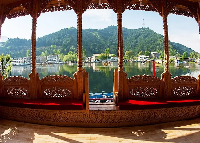 Houseboat New Pride Of Kashmir Hotel Srinagar 