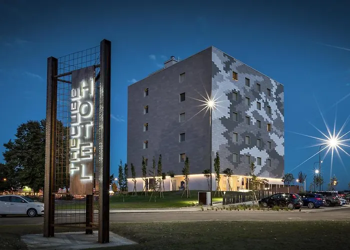 Hotel The Cube Fidenza