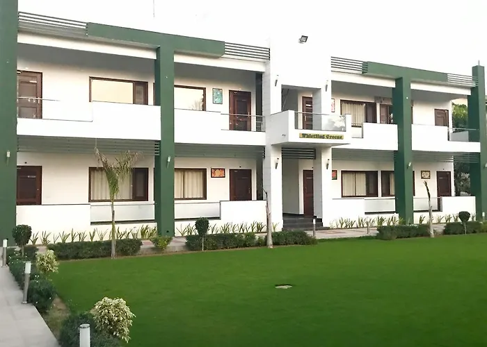 Hotel Whistling Greens Moga