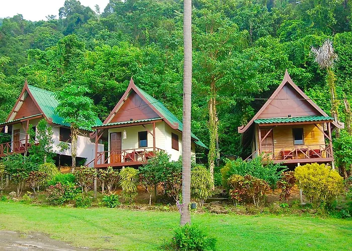 Tp Hut Bungalows เกาะช้าง
