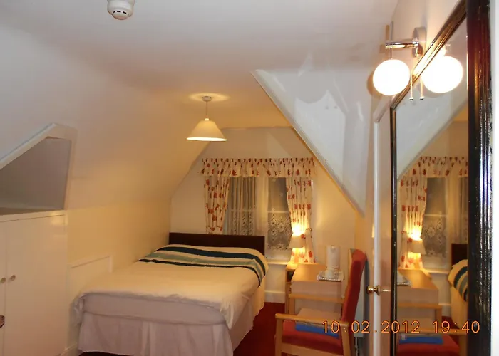 Acorn Lodge Guest House - Free Parking Gosport