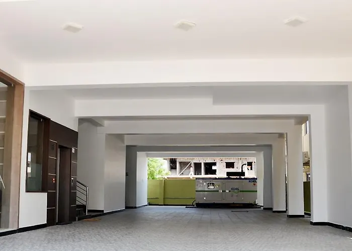Sara Regency Hotel Palni