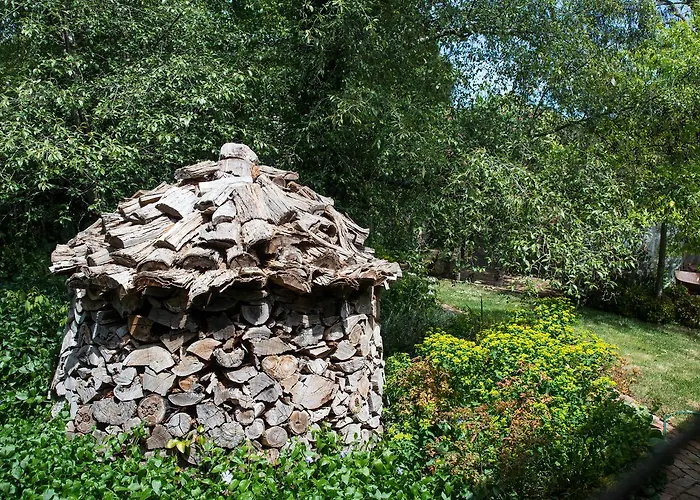 Hollyhock Bed & Breakfast Macedon