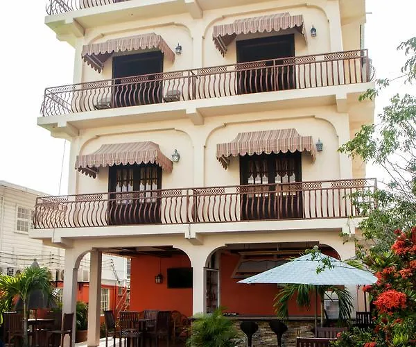 Windjammer International Cuisine & Comfort Inn Georgetown