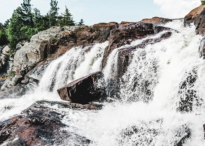 High Falls Bay Cottages, Camping & Waterpark Bracebridge