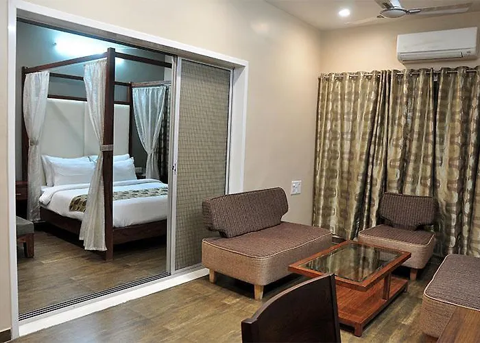 Blue Bells Hotel Valsad