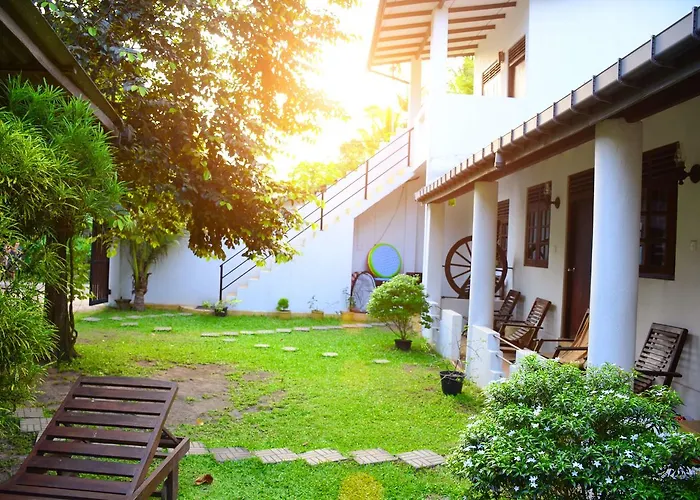 Surfing Life Hotel Ahangama